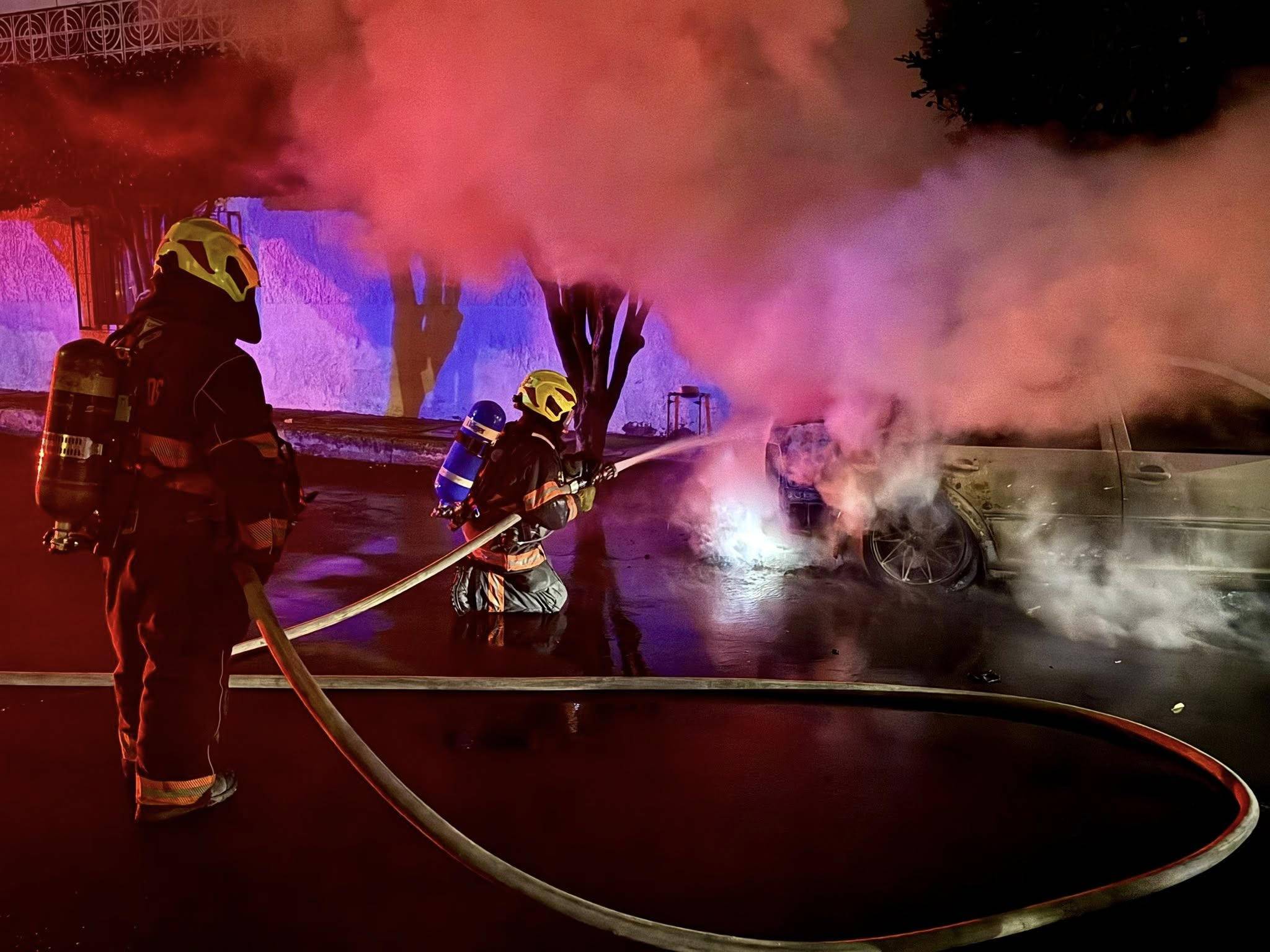 Se registran tres incendios en autos en la zona metropolitana