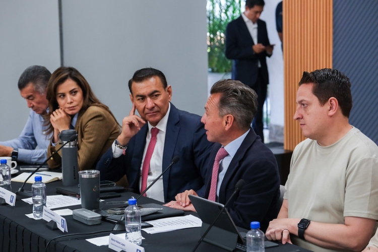 Se reúne para dar seguimiento a tren México – Guadalajara
