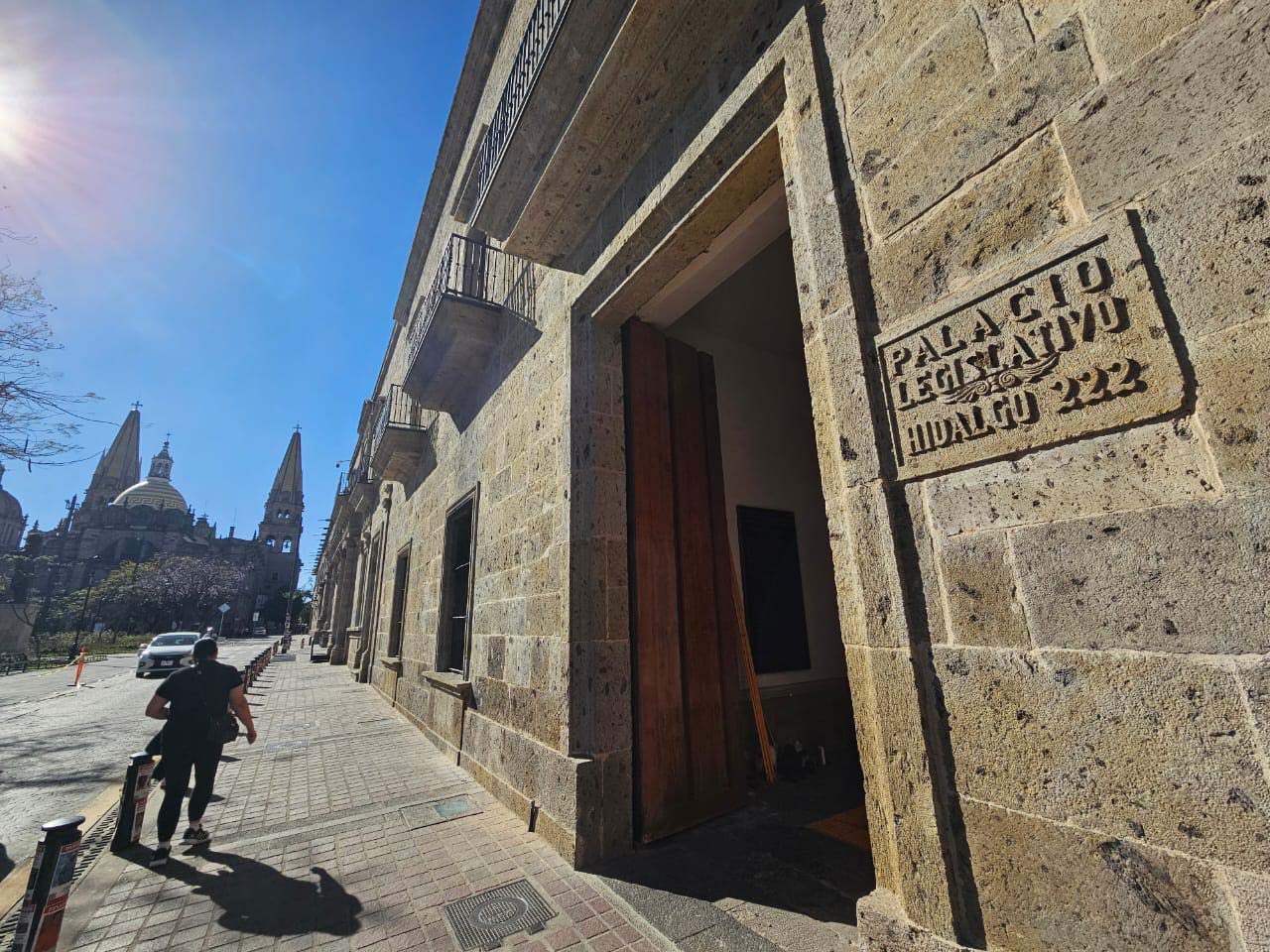 Congreso gasta 2.5 mdp en foro, muebles y obra