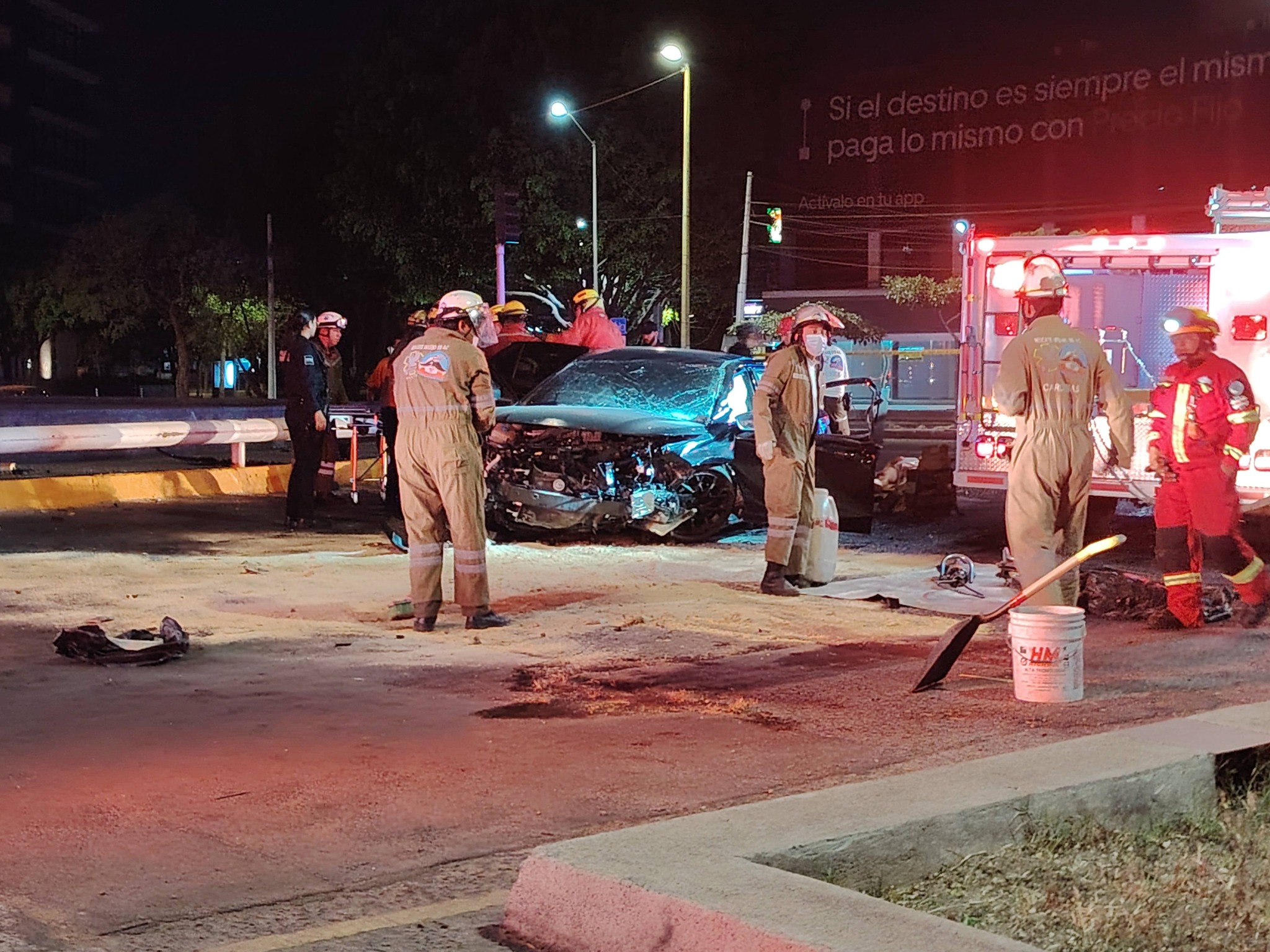 Choque contra Glorieta de Los Arcos deja una joven muerta
