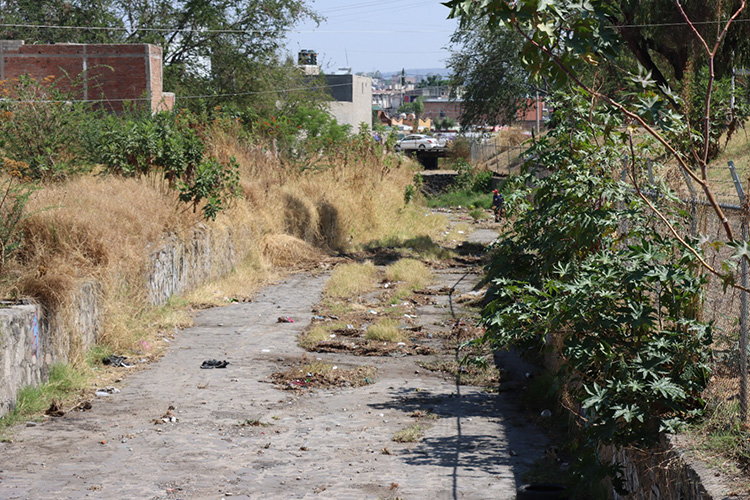 Inicia Guadalajara limpieza preventiva de canales ante temporal