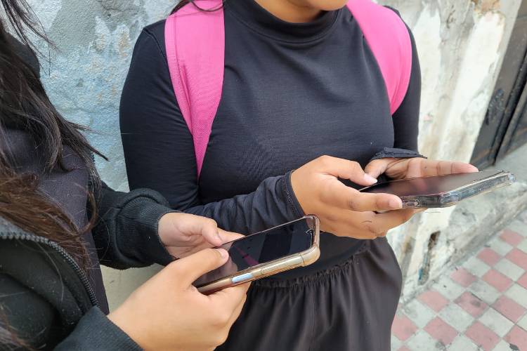 Avanza en comisión regulación del uso de celulares en escuelas de Jalisco