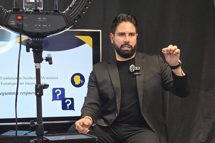 Señalan a juez federal por presunto conflicto de interés al promover cursos privados