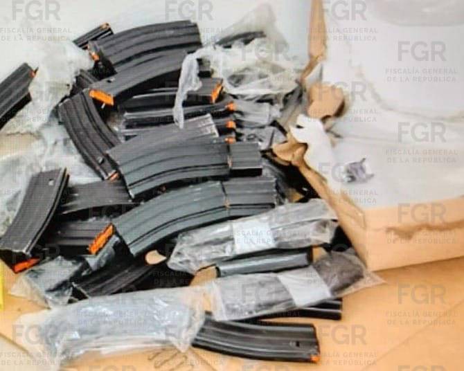 Asegura FGR vehículos y equipo táctico tras cateo