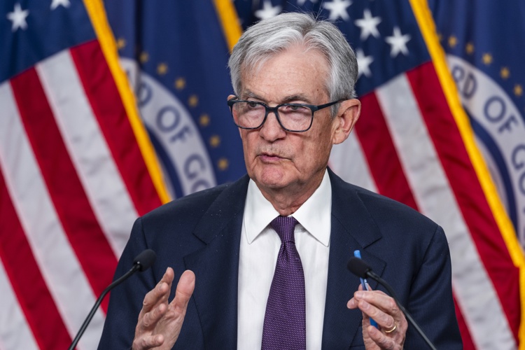 La Fed mantiene los tipos y dice que las repercusiones de la guerra son 