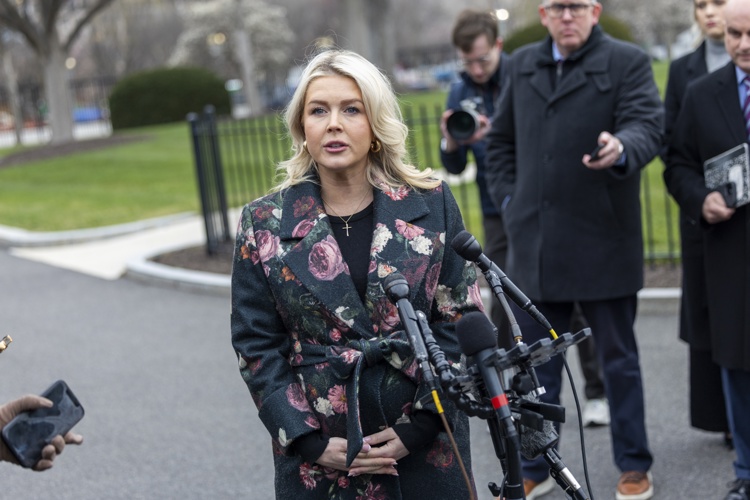 Casa Blanca ratifica confianza en jefa de Inteligencia tras renuncia funcionario por Irán