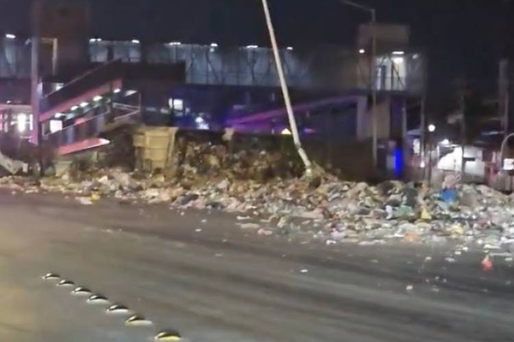 Tráiler provoca cierre total en Periférico Sur