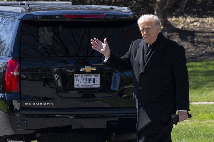 Trump afirma que EE.UU. desconocía que Israel atacaría un campo de gas de Irán