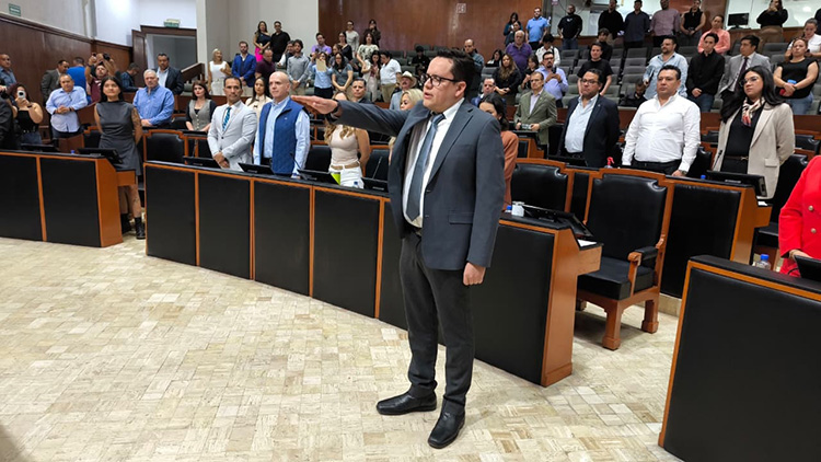 Congreso elige nuevo contralor para el TJA 