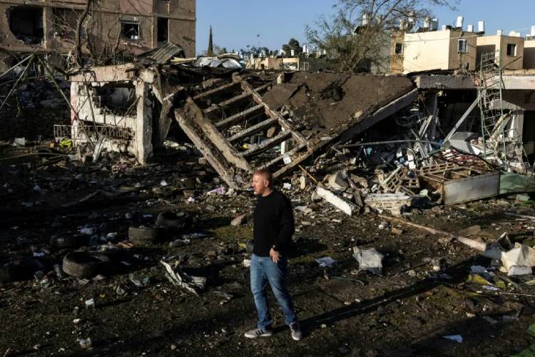 Irán lanza misiles contra ciudades cercanas a centro nuclear de Israel