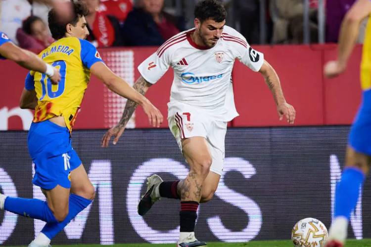 Almeyda asume responsabilidad tras derrota del Sevilla y no descarta su salida