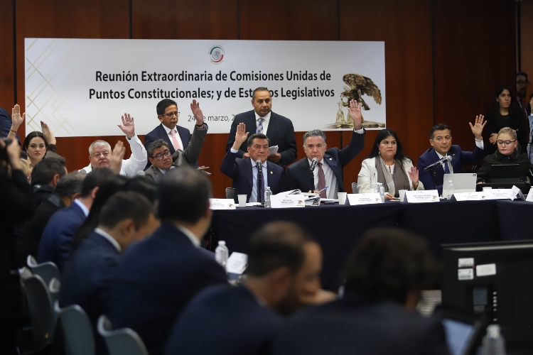 Senado avala en comisiones Plan B de Sheinabuam