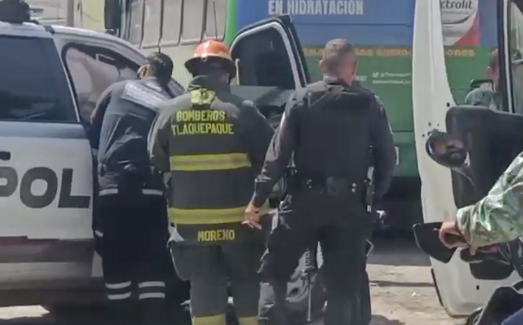 Choque entre patrulla y camión deja cinco heridos