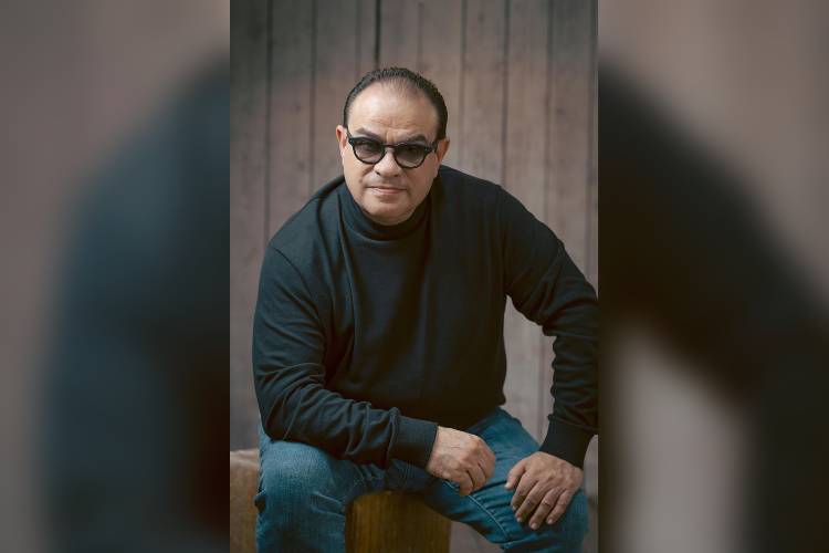 Tony Vega, 50 años en el sitio correcto