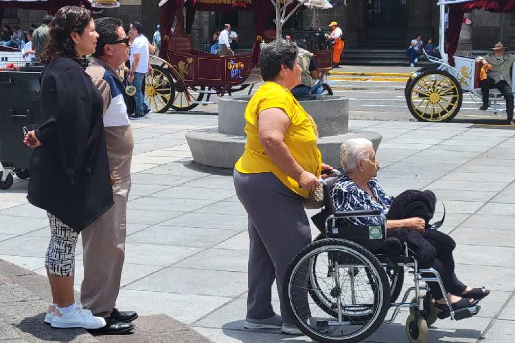 Exigen simplificación y transparencia en apoyos para personas cuidadoras