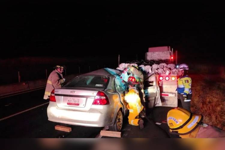 Un muerto y cuatro herido en choque carretero