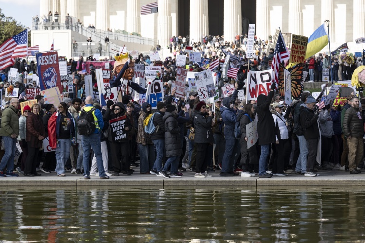 Comienzan las mayores protestas de 'No Kings' contra Trump, la guerra en Irán y el ICE