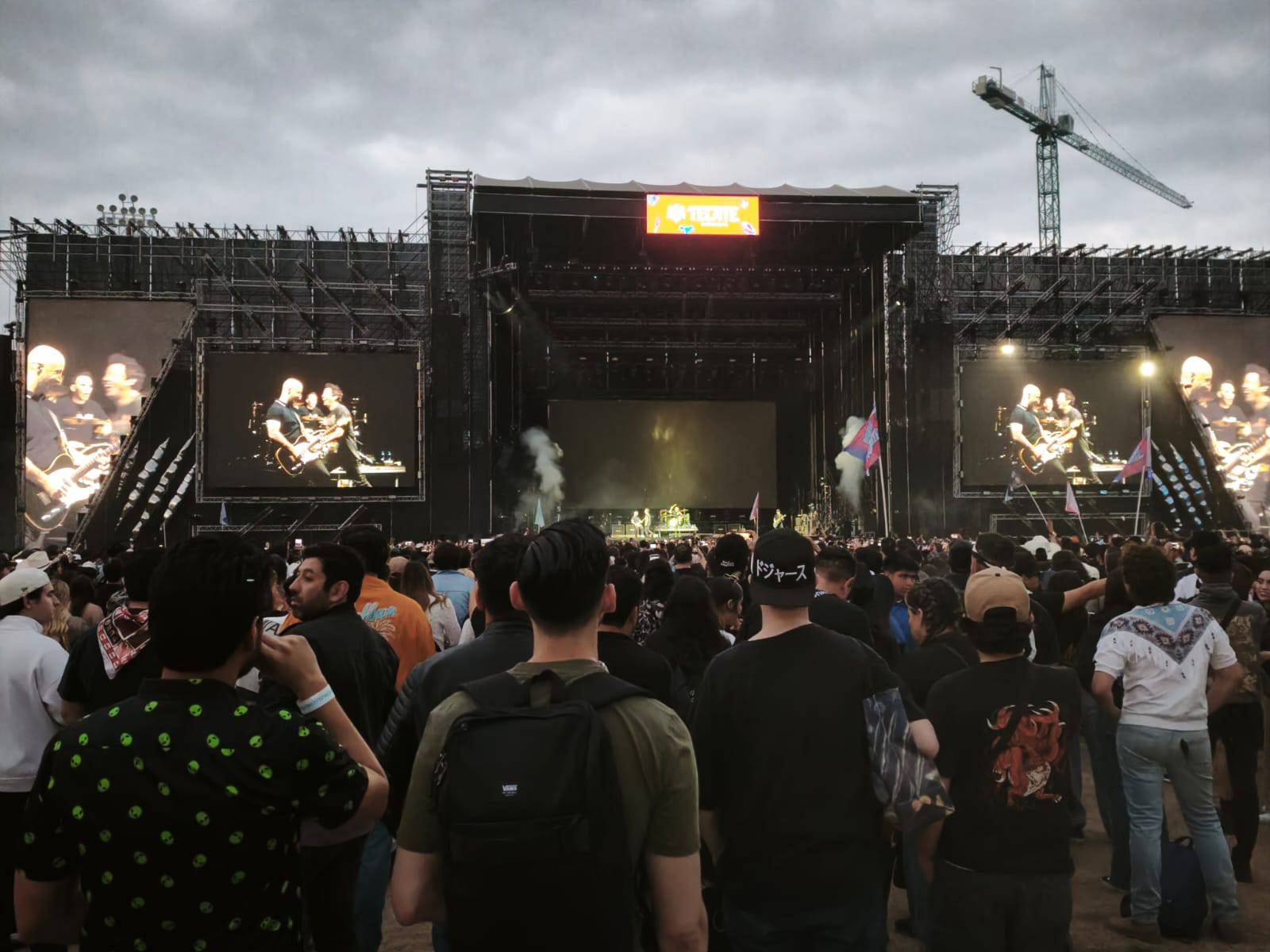 The Warning la rompe en casa