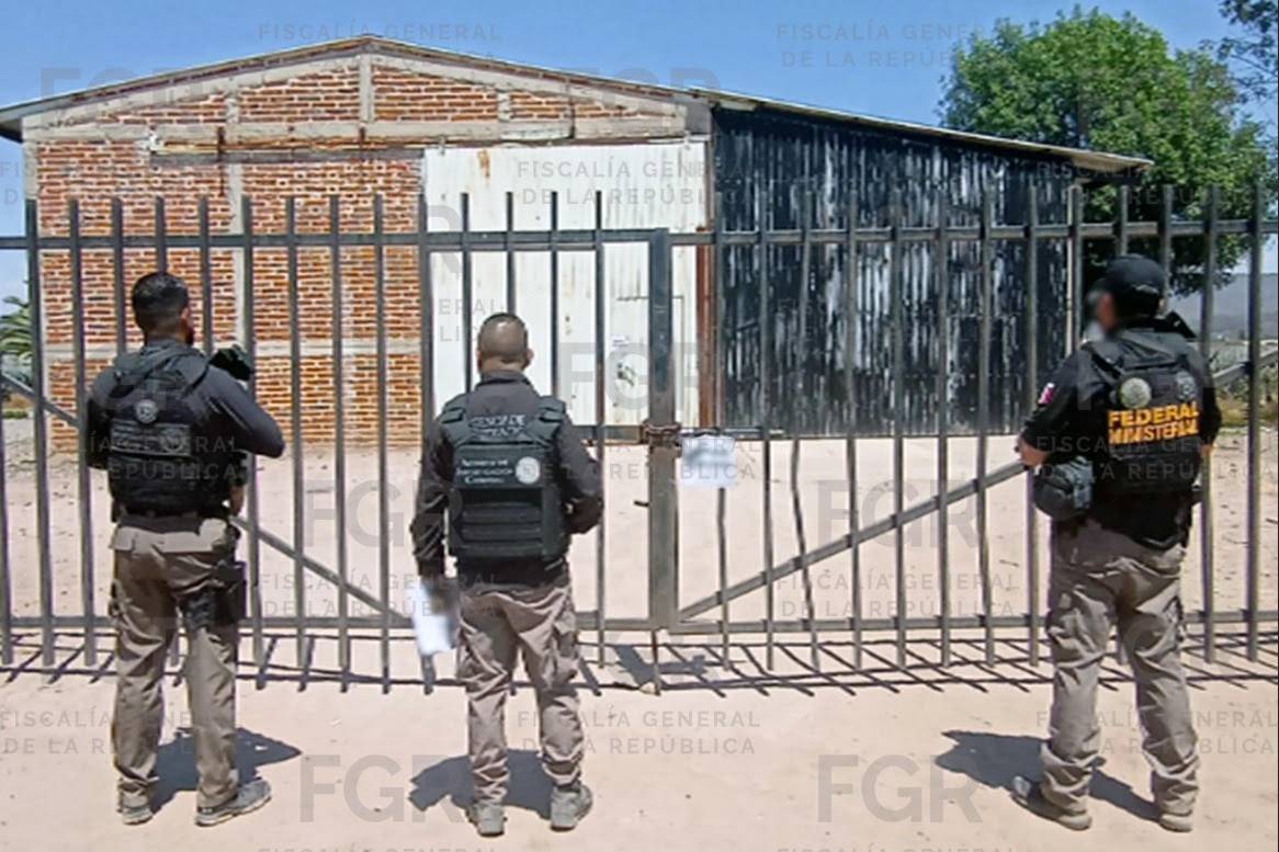 Asegura FGR 3 tomas y más de 7 mil litros de hidrocarburo en Tototlán