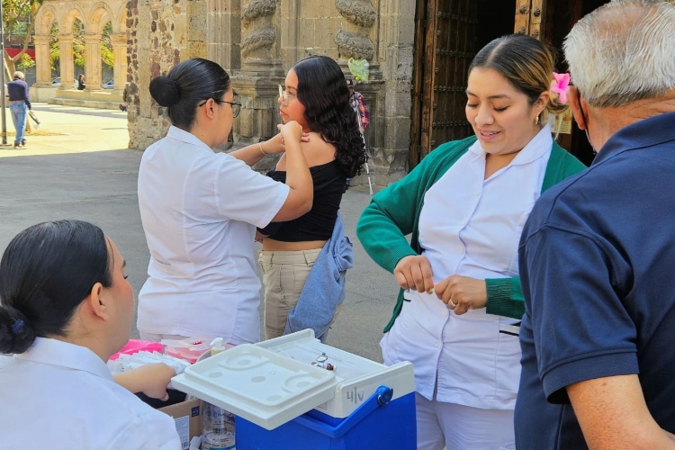 En vacaciones mantiene Jalisco más de 700 puntos de vacunación