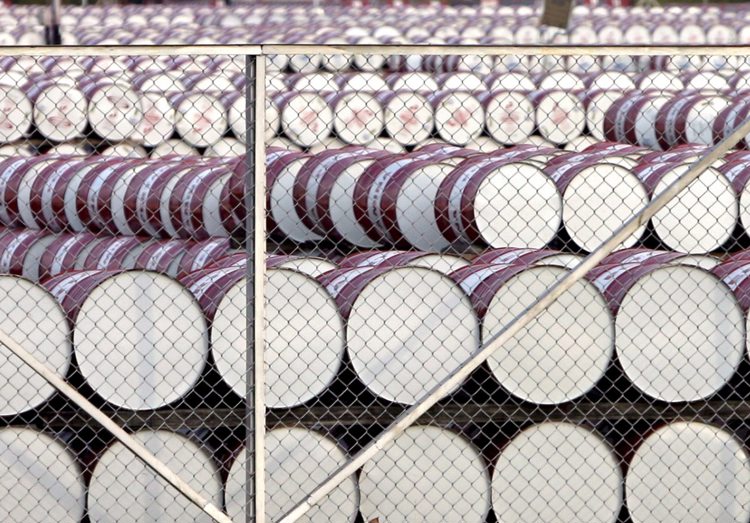 El barril de Texas vuelve a dispararse y supera los 104 dólares