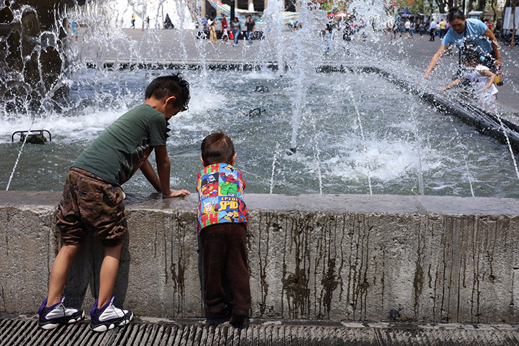 Llaman a hidratarse y cuidar alimentos ante temporada de calor