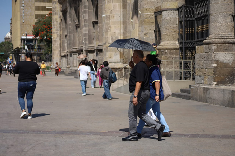 Invitan a donar prendas para calor