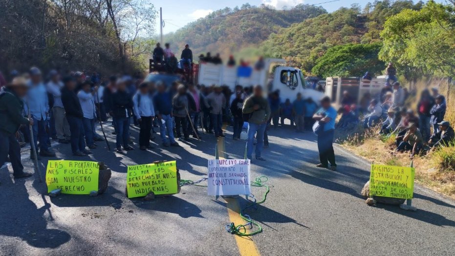 Se registran cierres en varias carrteras del país