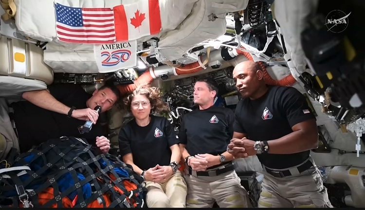 Tripulación de Artemis II relata a Donald Trump su paso por el lado oculto de la Luna