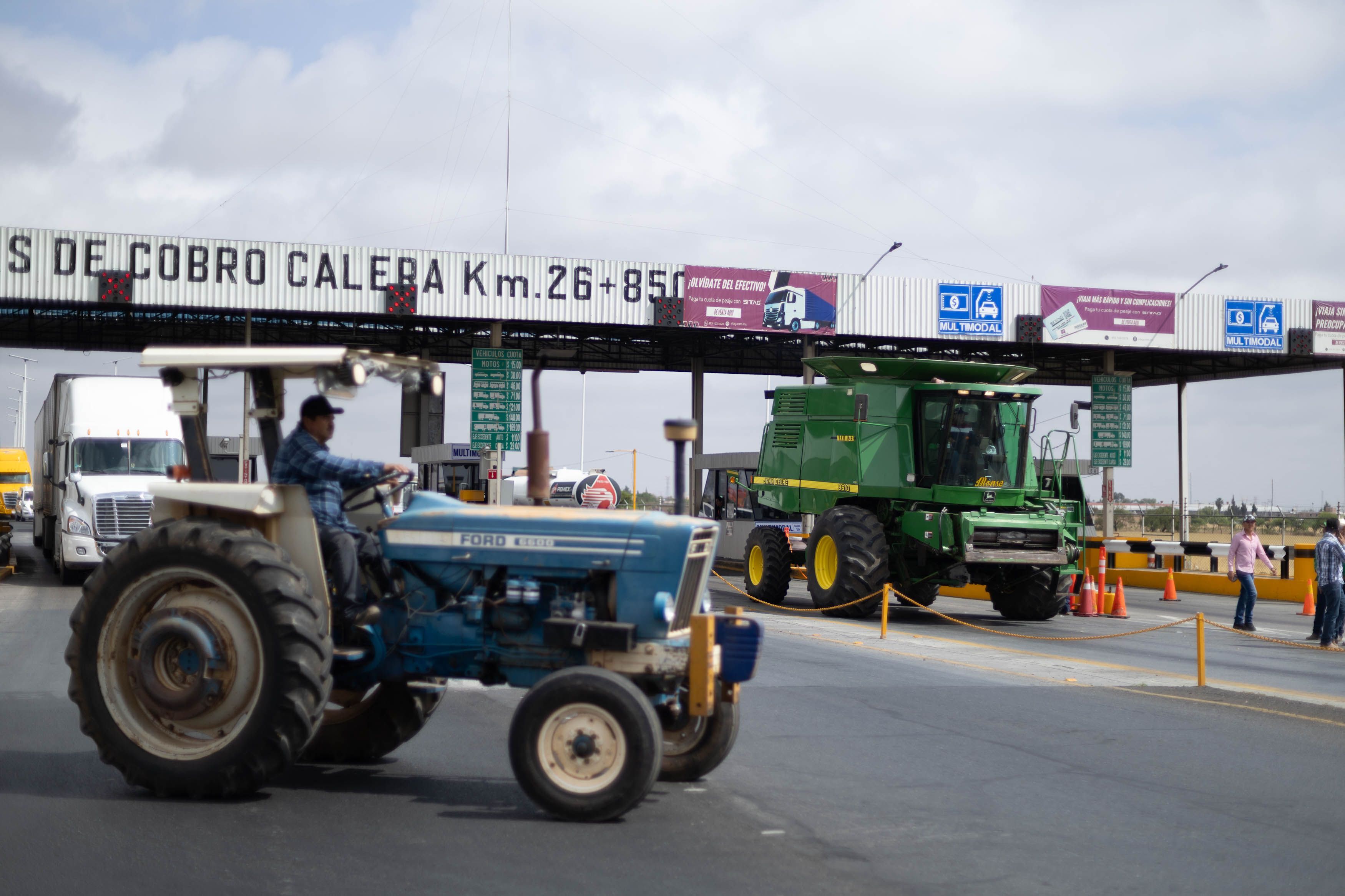 Suspenden transportistas bloqueos tras denuncias de represión en tres estados