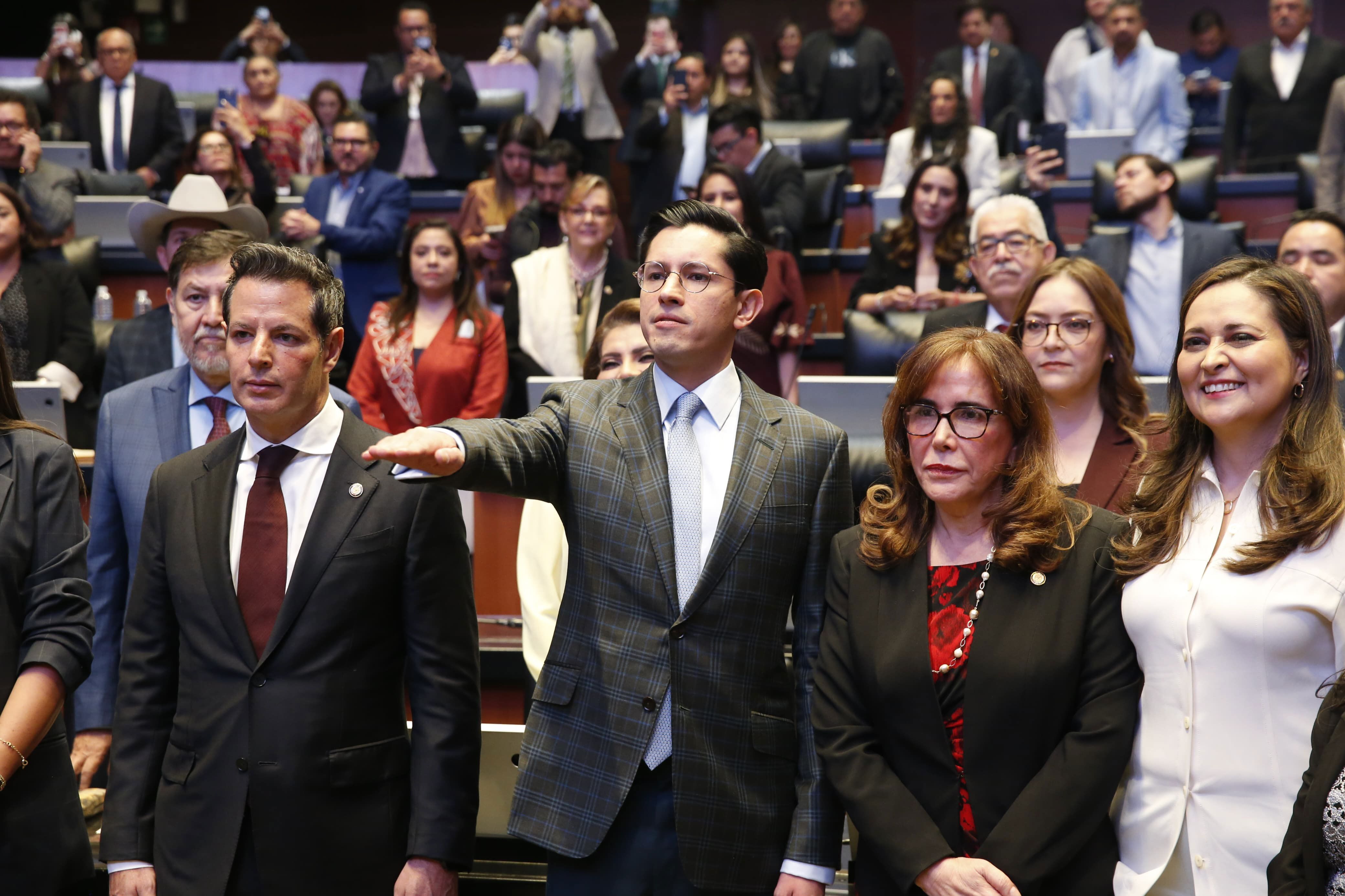 Senado ratifica a Roberto Velasco como canciller