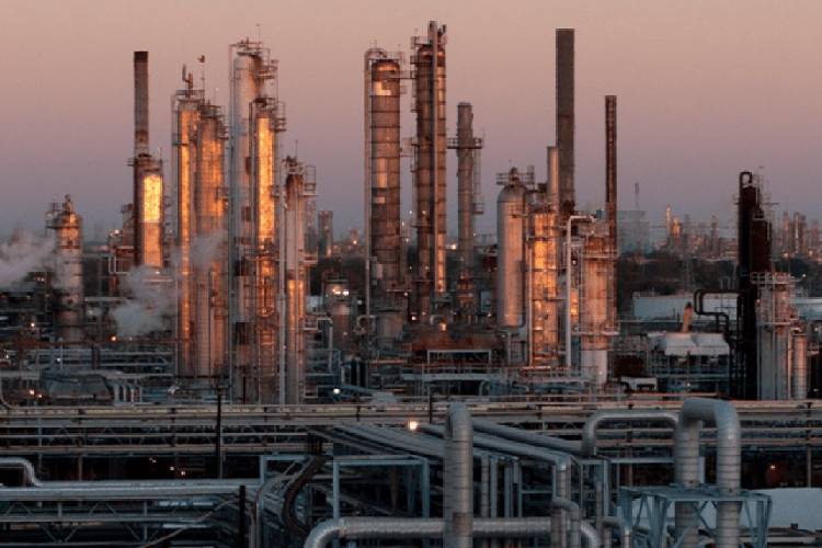 Gobierno asegura que está controlado derrame de diésel en refinería de Pemex en Texas