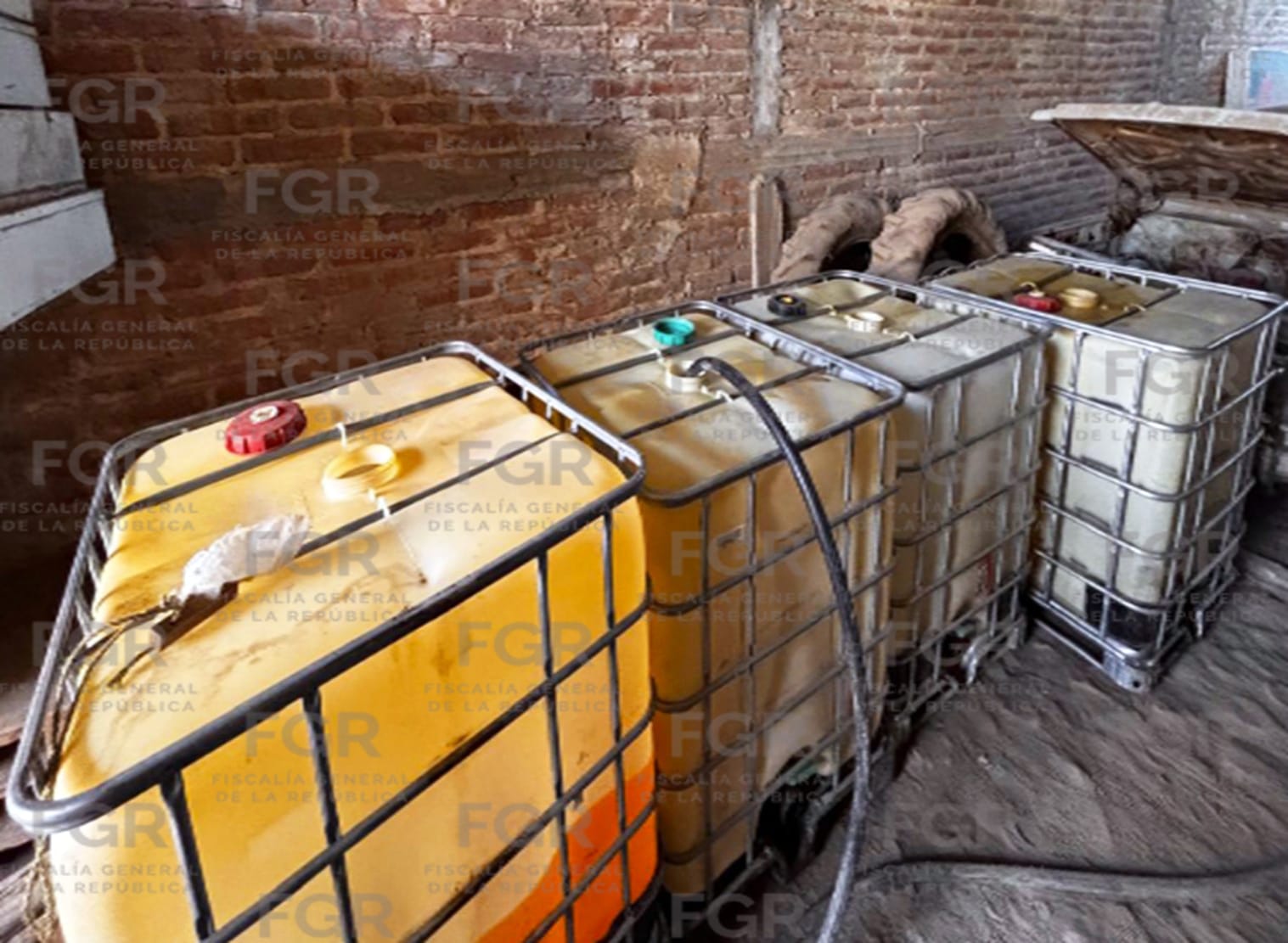 Aseguran toma clandestina y gasolina robada