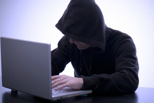 Vinculan a hombre por presunto ciberacoso