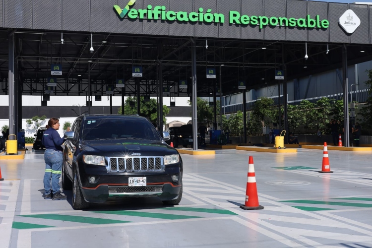 Buscan eliminar “coyotaje” en trámites vehiculares con digitalización en Jalisco