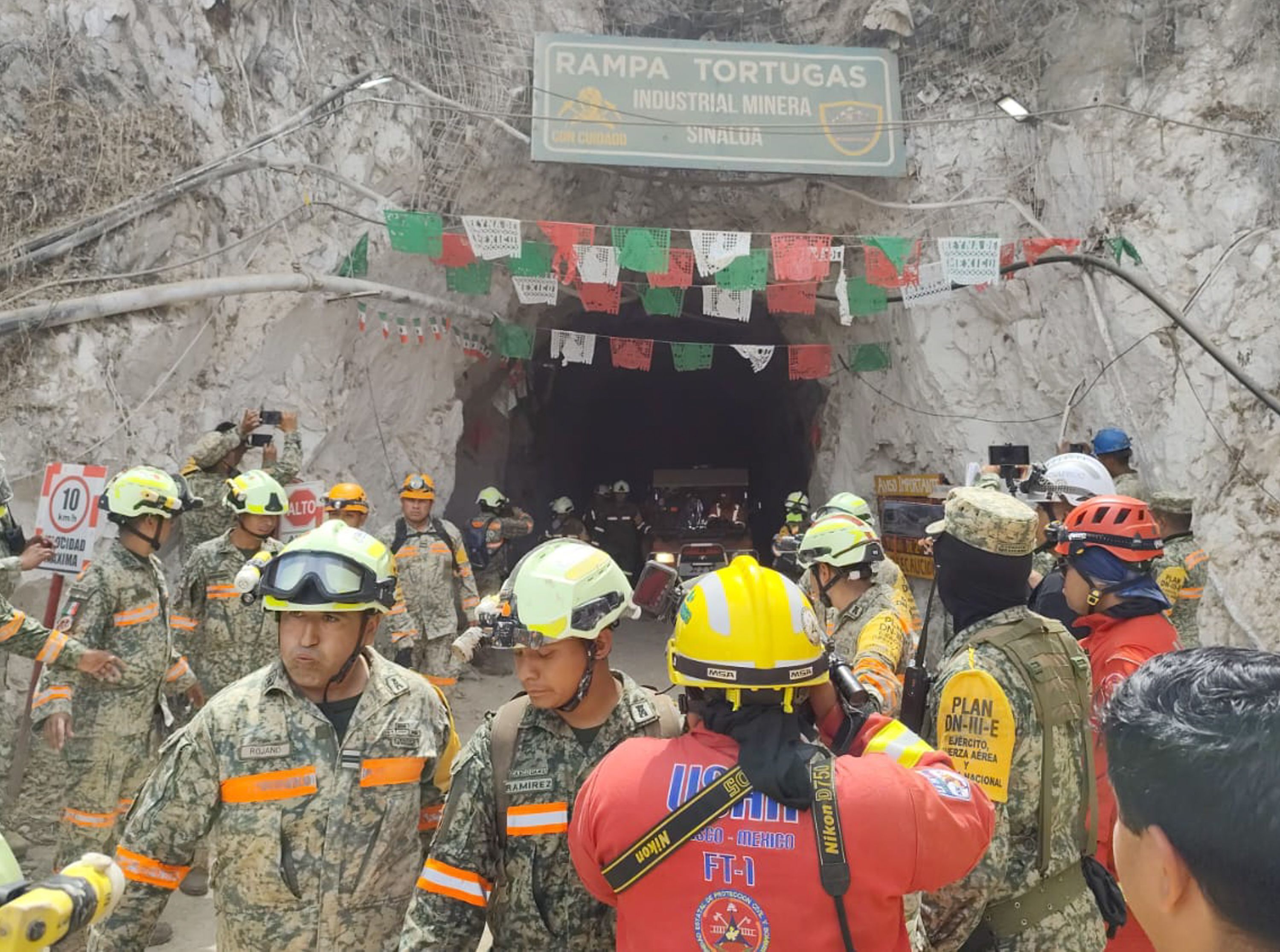 Continúan labores de rescate por minero atrapado en Sinaloa