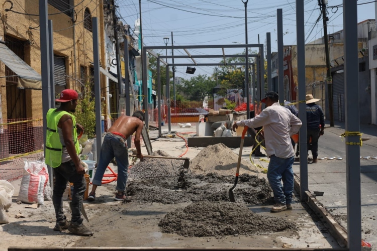 Caen ventas y crece inconformidad por cierre del Puente de las Damas