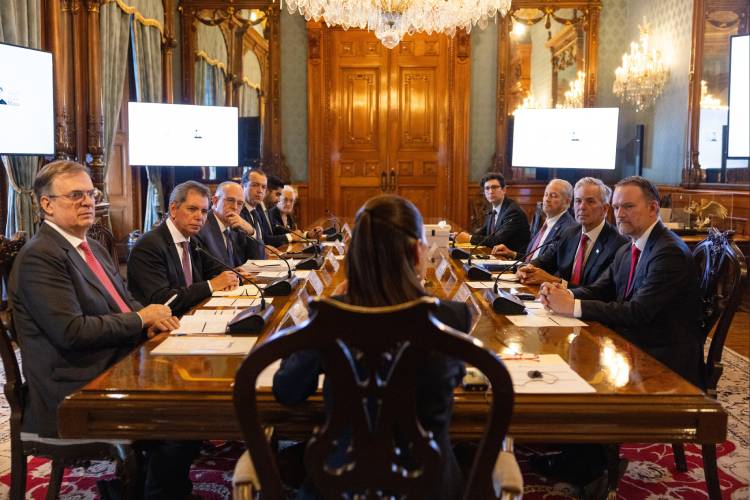 Sheinbaum se reúne con representante comercial de Estados Unidos rumbo a revisión del T-MEC