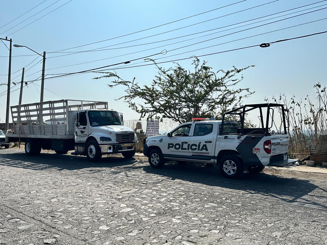 Policías de Tlaquepaque recuperan camión robado y detienen a tres