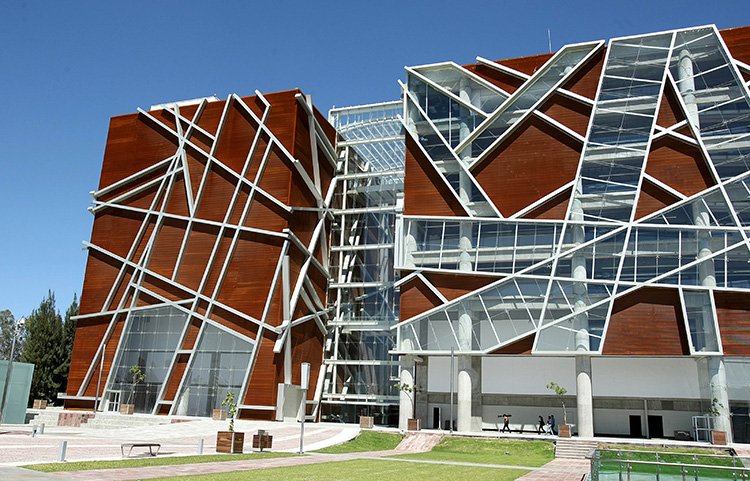 Une Pedro Páramo a miles de lectores