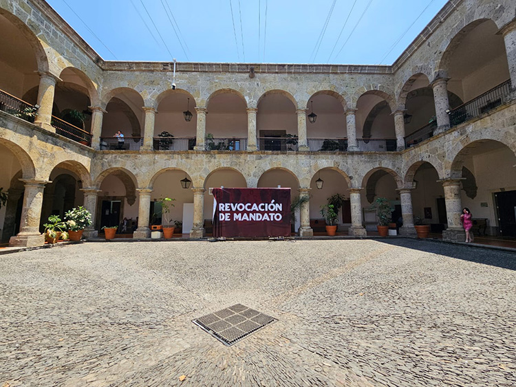 Legisladores tienen 423 colaboradores