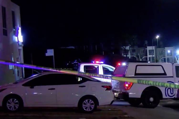 Abandonan cuerpo embolsado dentro de vehículo en El Salto