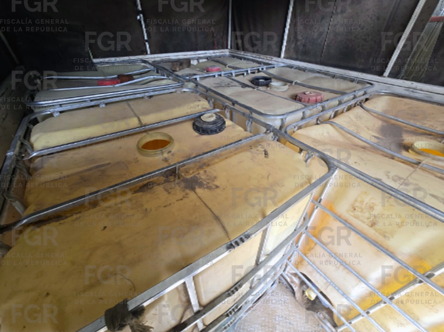 Aseguran toma clandestina y casi cinco mil litros de huachicol