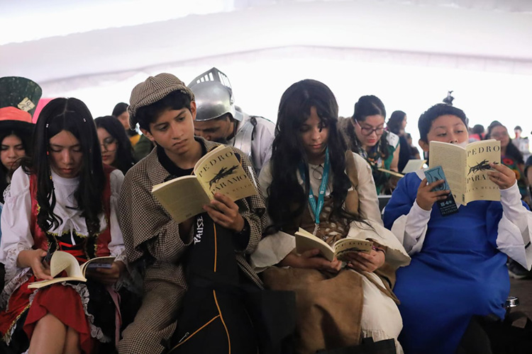 Rulfo reúne a 50 mil