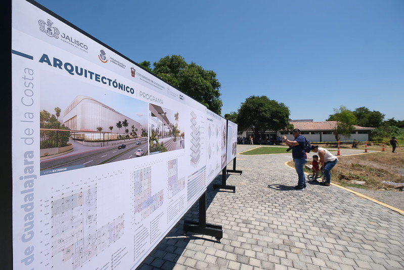Colocan primera piedra del Hospital Civil de Puerto Vallarta
