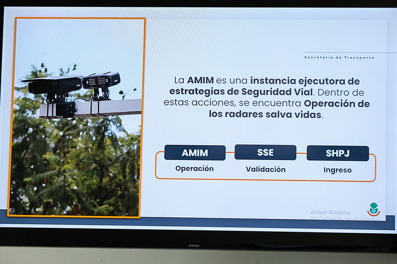 Anuncian radares, cambios en licencias y operativos para reducir muertes viales
