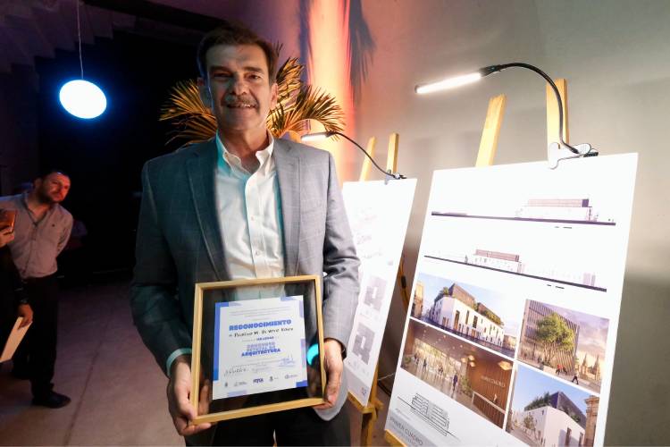 Entregan premio a ganador del Concurso Estatal de Arquitectura