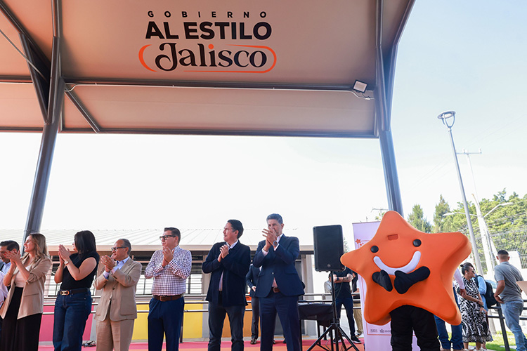 Jalisco financiará seguro médico escolar con recursos ya aprobados