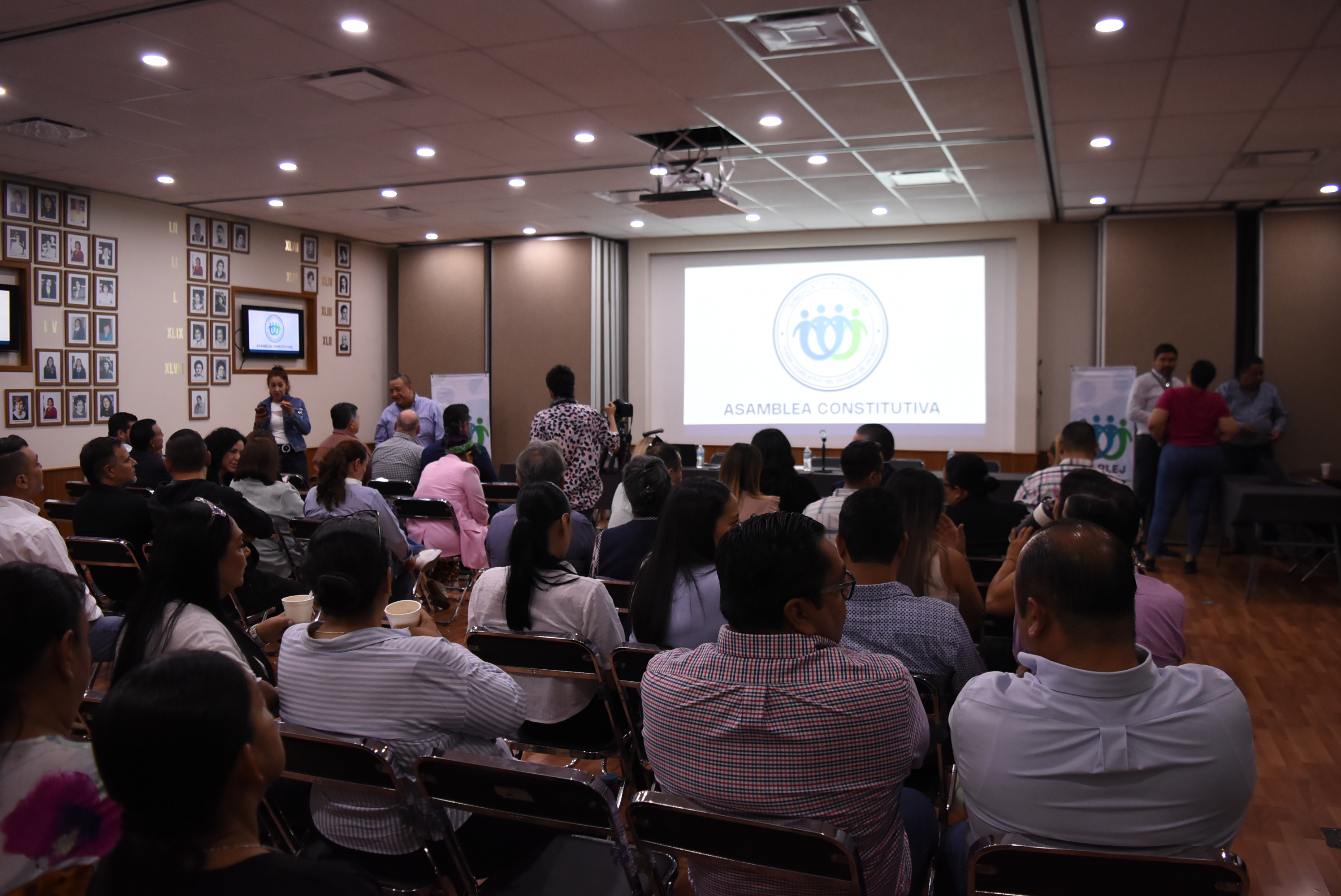 Crean trabajadores del Congreso de Jalisco sindicato autónomo