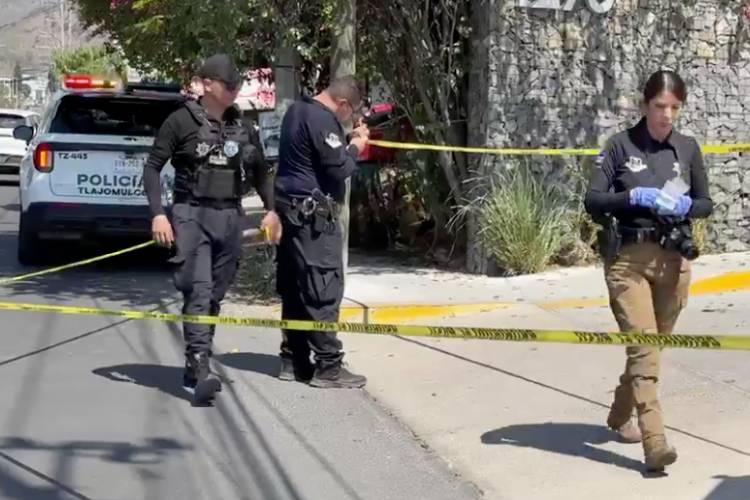 Blindaje le salva la vida, lo atacan afuera de escuela